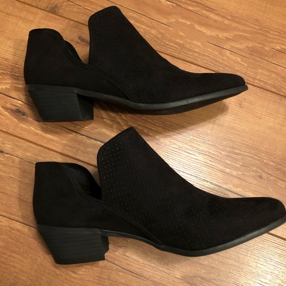 Madeline Girl Thistle sz 10M Black Ankle Bootie NWOB - Picture 4 of 8